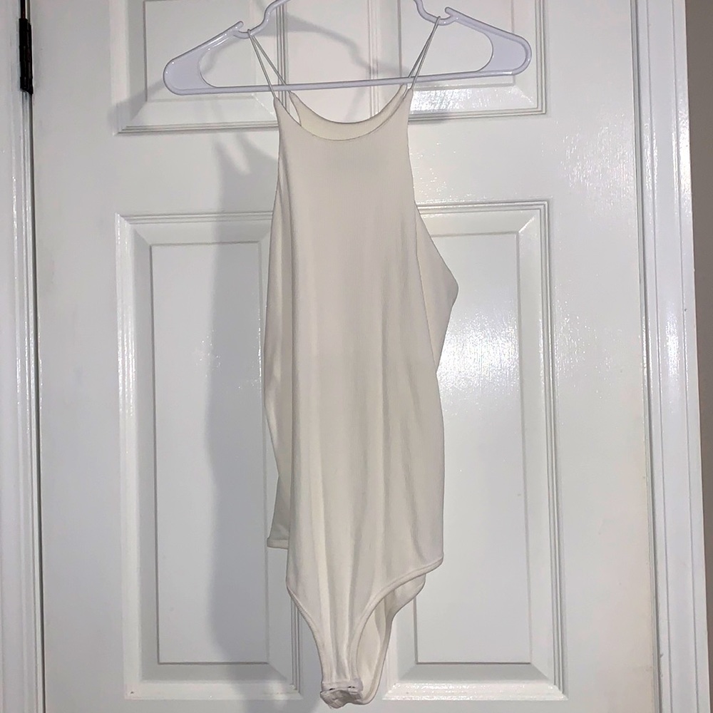 CRR medium white ribbed bodysuit. Double snap buttons. Elastic shoulder piece.
